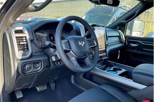 2025 RAM 3500 Big Horn Crew Cab 4x4 8' Box
