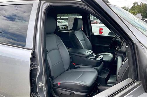 2024 RAM 2500 Tradesman Crew Cab 4x4 6'4' Box