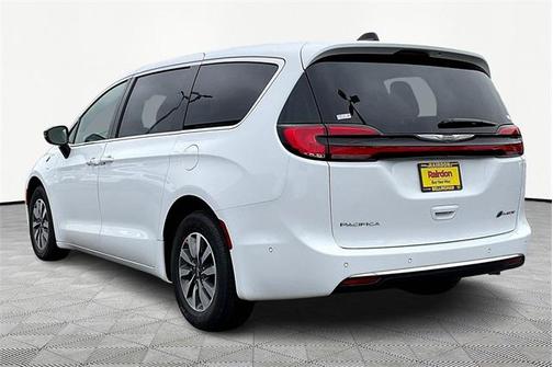 2025 Chrysler Pacifica Hybrid Select