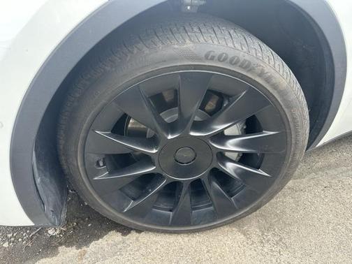 2022 Tesla Model Y Long Range Dual Motor All-Wheel Drive