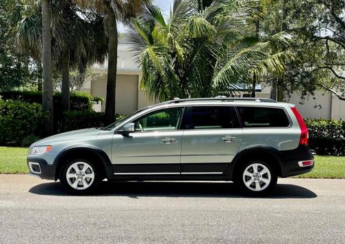Photo 2 of 32 of 2008 Volvo XC70 3.2
