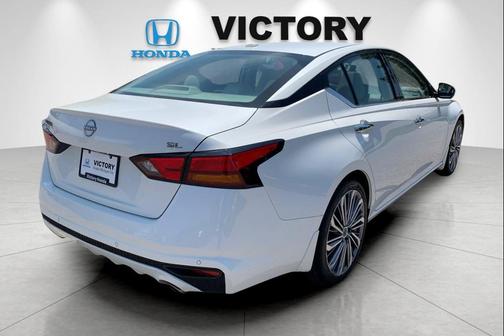 Pearl White Tricoat 2024 Nissan Altima 2.5 SL
