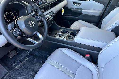 2025 Honda Pilot Touring 8-Passenger