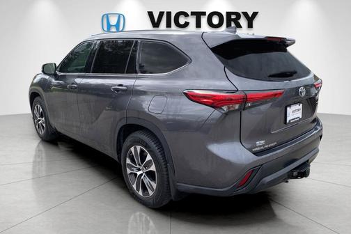 Magnetic Gray Metallic 2021 Toyota Highlander XLE
