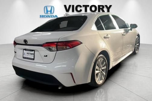 Ice Cap 2025 Toyota Corolla LE