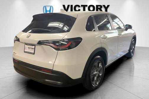 Platinum White 2026 Honda HR-V LX