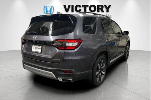 Modern Steel Metallic 2024 Honda Pilot Touring 8-Passenger