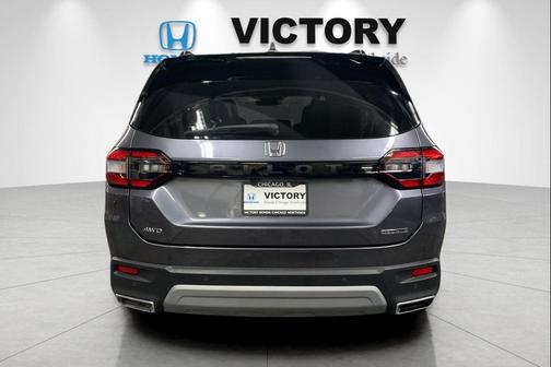 Modern Steel Metallic 2024 Honda Pilot Touring 8-Passenger