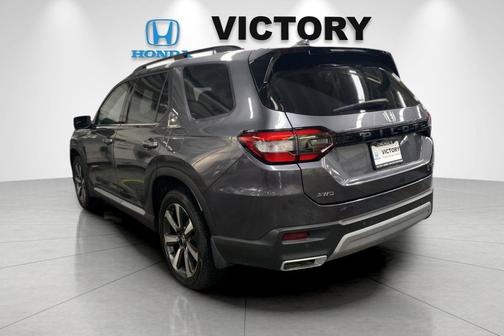 Modern Steel Metallic 2024 Honda Pilot Touring 8-Passenger