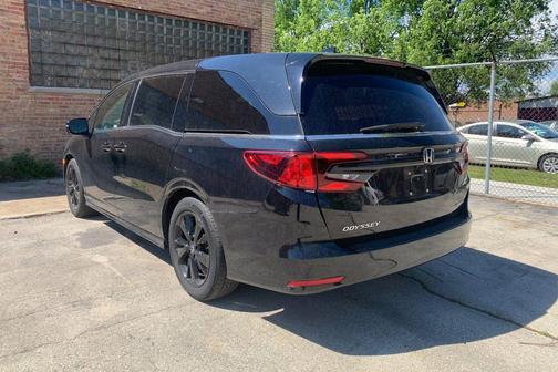 Crystal Black Pearl 2023 Honda Odyssey EX-L