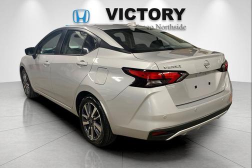 Brilliant Silver Metallic 2025 Nissan Versa 1.6 SV