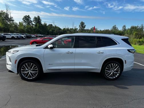 Iridescent White Tricoat 2026 Buick Enclave Avenir