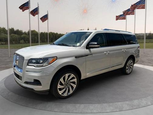 Ceramic Pearl Metallic Tri-Coat 2022 Lincoln Navigator Reserve