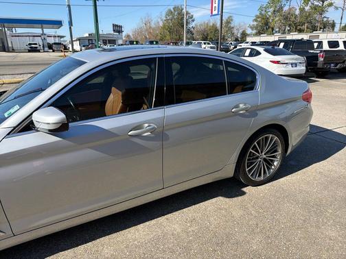 2019 BMW 530 530i