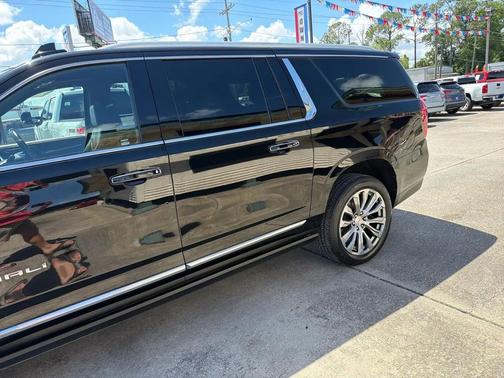 Black 2021 GMC Yukon XL Denali