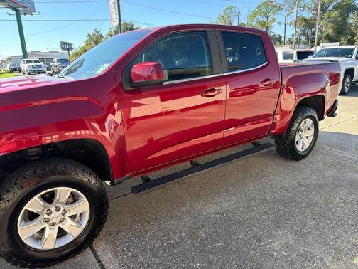 Red 2018 GMC Canyon SLE