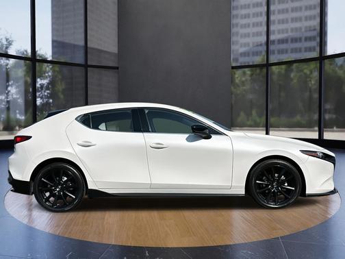 2022 Mazda Mazda3 FWD w/Premium Package