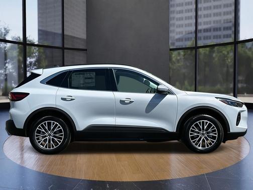 2025 Ford Escape PHEV SE
