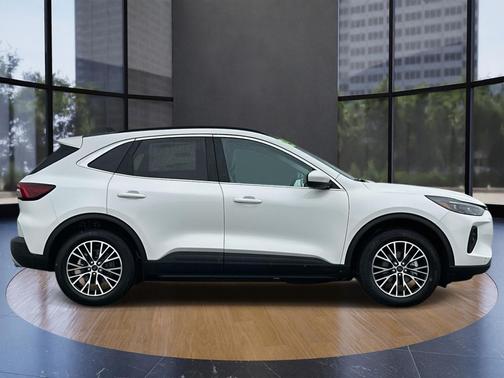2025 Ford Escape PHEV SE