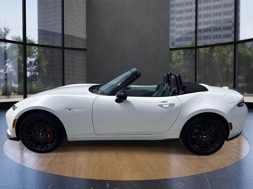 Snowflake White Pearl 2025 Mazda MX-5 Miata Club