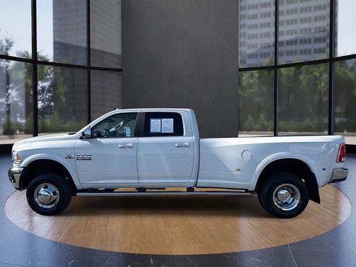 2017 RAM 3500 Laramie Crew Cab 4x4 8' Box