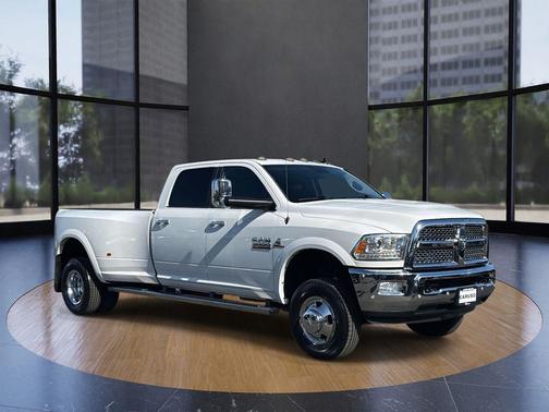 2017 RAM 3500 Laramie Crew Cab 4x4 8' Box