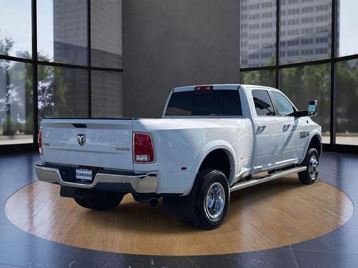 2017 RAM 3500 Laramie Crew Cab 4x4 8' Box