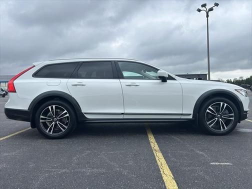 2018 Volvo V90 Cross Country T5