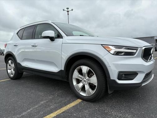2021 Volvo XC40 T4 Momentum