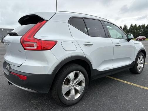 2021 Volvo XC40 T4 Momentum