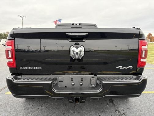 2024 RAM 3500 Laramie Crew Cab 4x4 8' Box