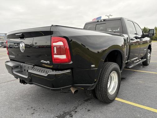 2024 RAM 3500 Laramie Crew Cab 4x4 8' Box