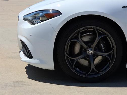 2023 Alfa Romeo Giulia Estrema AWD