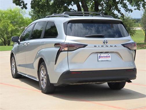 2023 Toyota Sienna XLE 8 Passenger