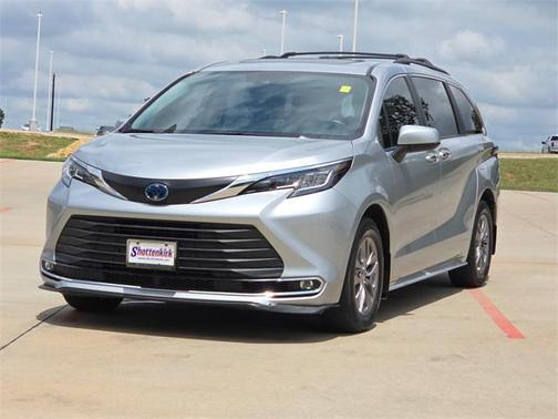 2023 Toyota Sienna XLE 8 Passenger