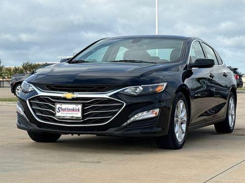 Mosaic Black Metallic 2022 Chevrolet Malibu FWD LT