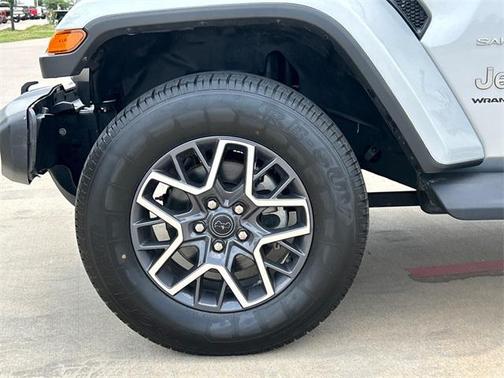 2024 Jeep Wrangler 4-Door Sahara 4x4