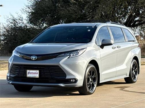 2025 Toyota Sienna Woodland Edition