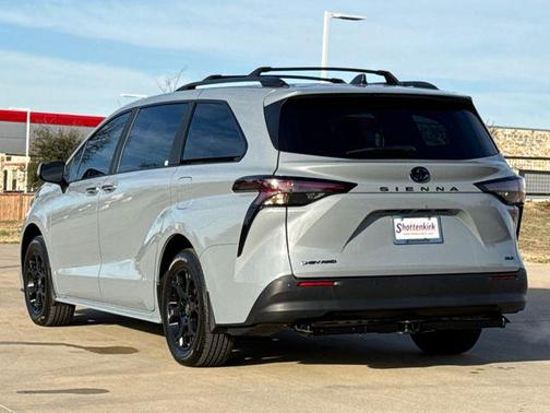 2025 Toyota Sienna Woodland Edition