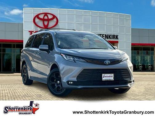 2025 Toyota Sienna Woodland Edition