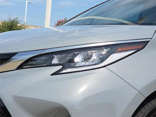 2024 Toyota Sienna XSE 7 Passenger
