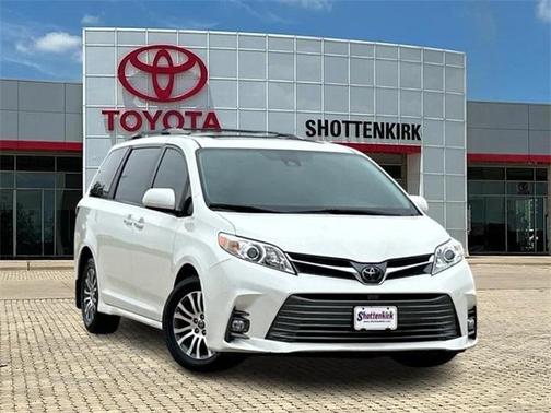 2018 Toyota Sienna XLE