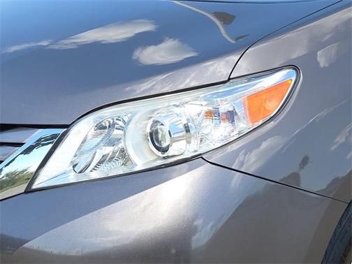2016 Toyota Sienna XLE