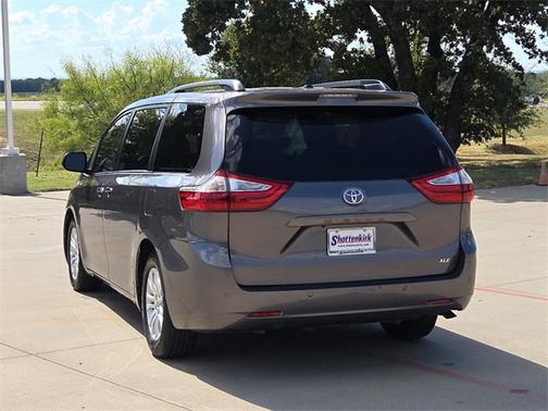 2016 Toyota Sienna XLE