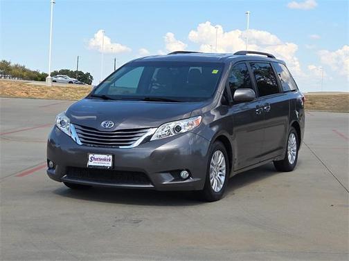 2016 Toyota Sienna XLE