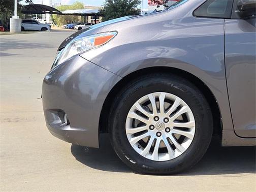 2016 Toyota Sienna XLE