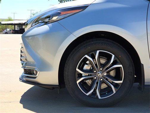 2025 Toyota Sienna Platinum 7 Passenger