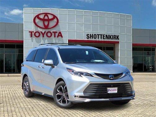 2025 Toyota Sienna Platinum 7 Passenger