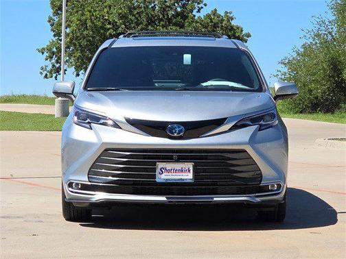2025 Toyota Sienna Platinum 7 Passenger