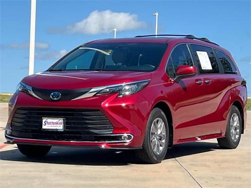 2024 Toyota Sienna XLE 8 Passenger